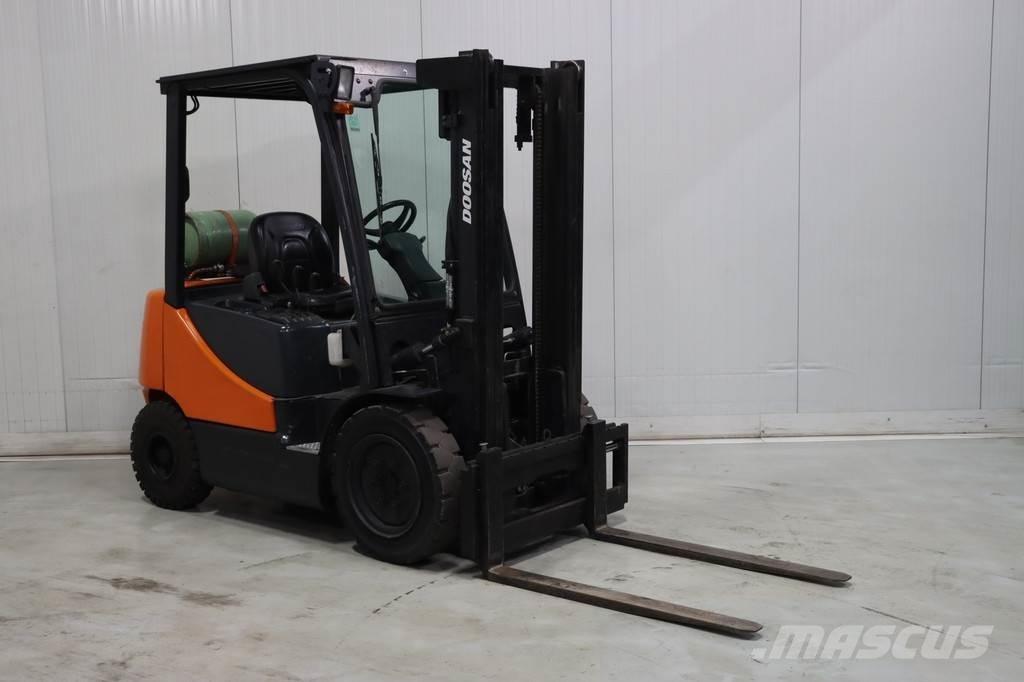 Doosan G25E-5 Empilhadores a gás