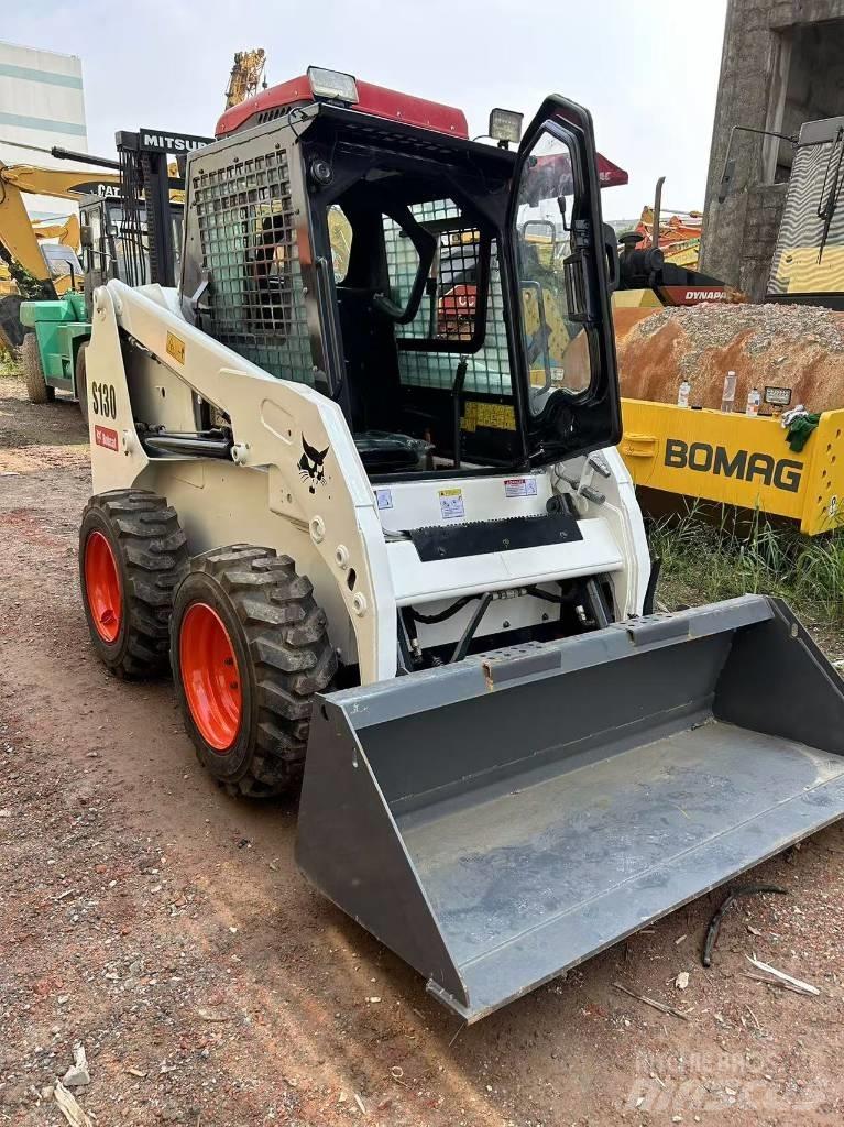 Bobcat S 130 Carregadoras de direcção deslizante