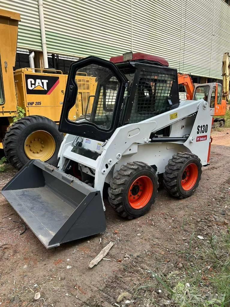 Bobcat S 130 Carregadoras de direcção deslizante