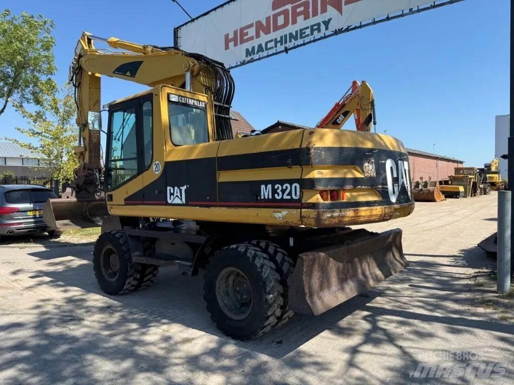 CAT M320 2001 Escavadoras de rodas