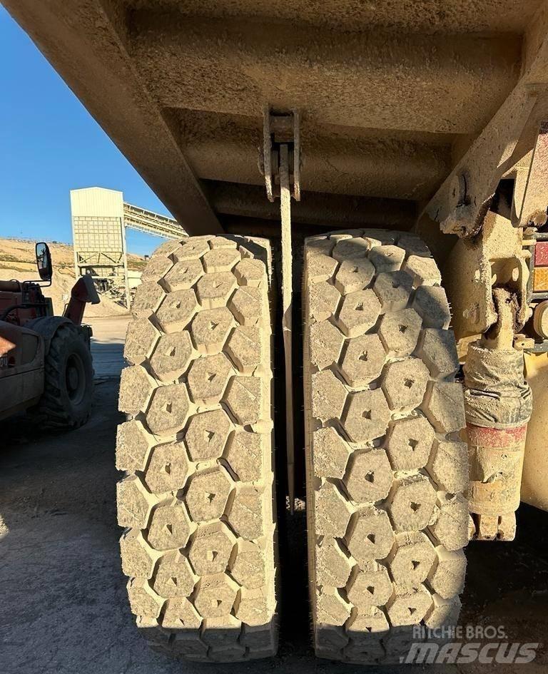 CAT 769 D Camiőes dumper basculantes rígidos