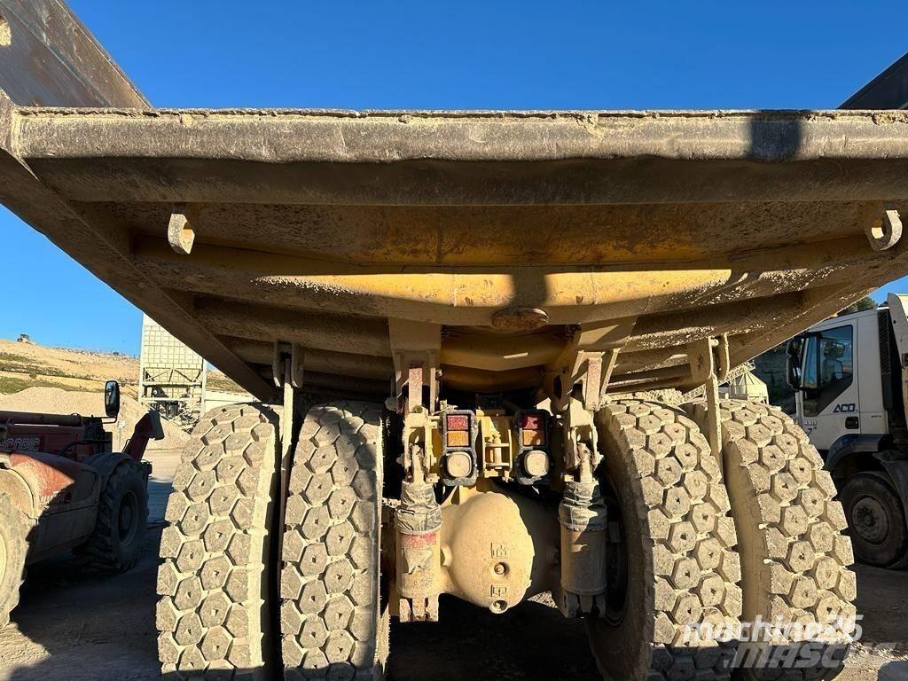CAT 769 D Camiőes dumper basculantes rígidos