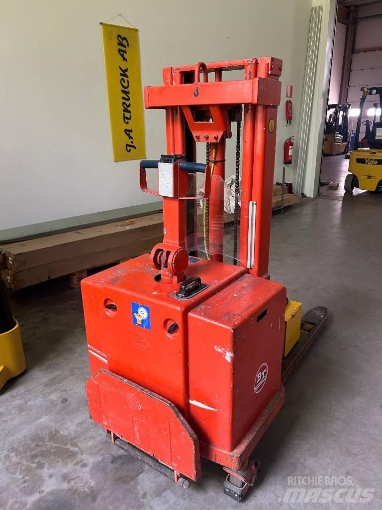 BT LSV1000/7 Empilhador para operador externo