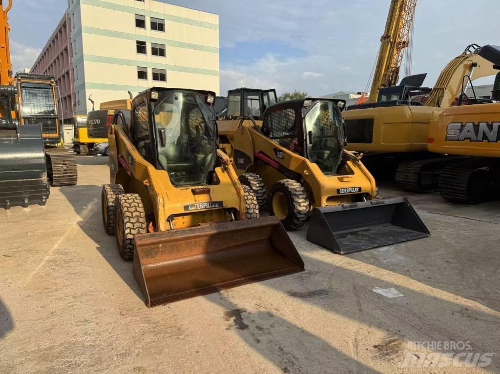 CAT 246 C Carregadoras de direcção deslizante
