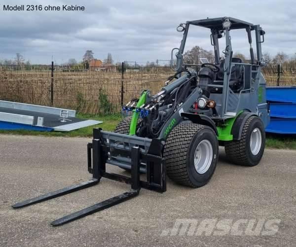 WCM L2316 und L2416 Carregadoras frontais e escavadoras