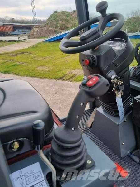 WCM L2316 und L2416 Carregadoras frontais e escavadoras