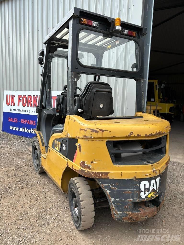 CAT DP 25 NT Empilhadores Diesel