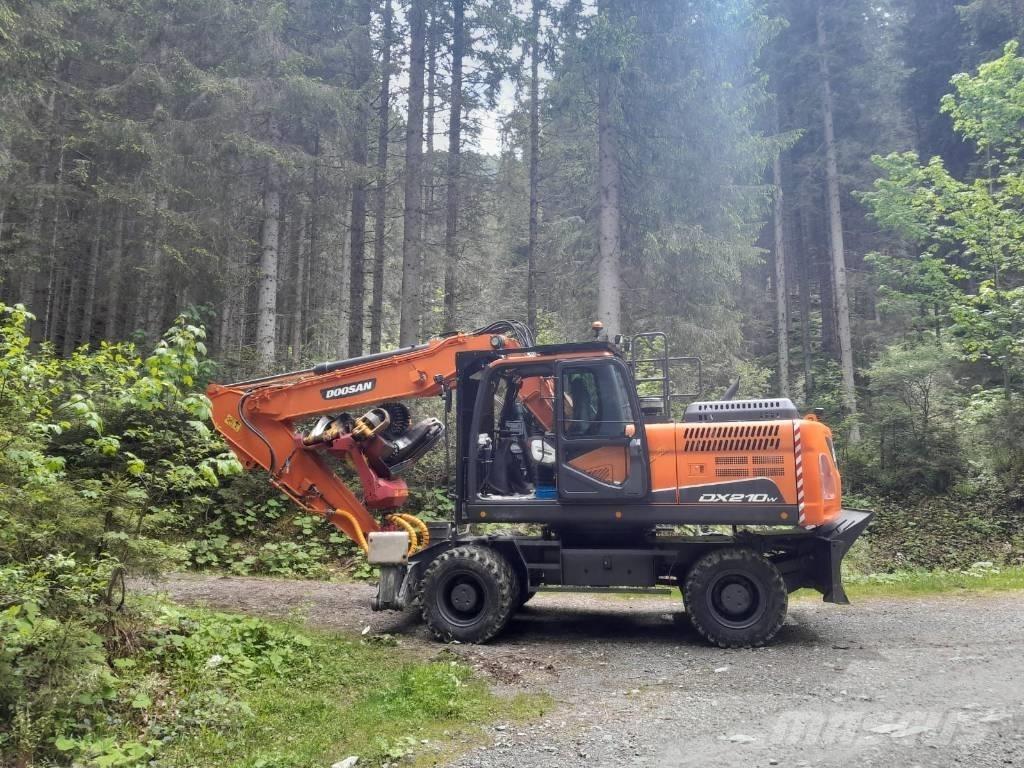 Doosan DX 210 W Escavadoras florestais