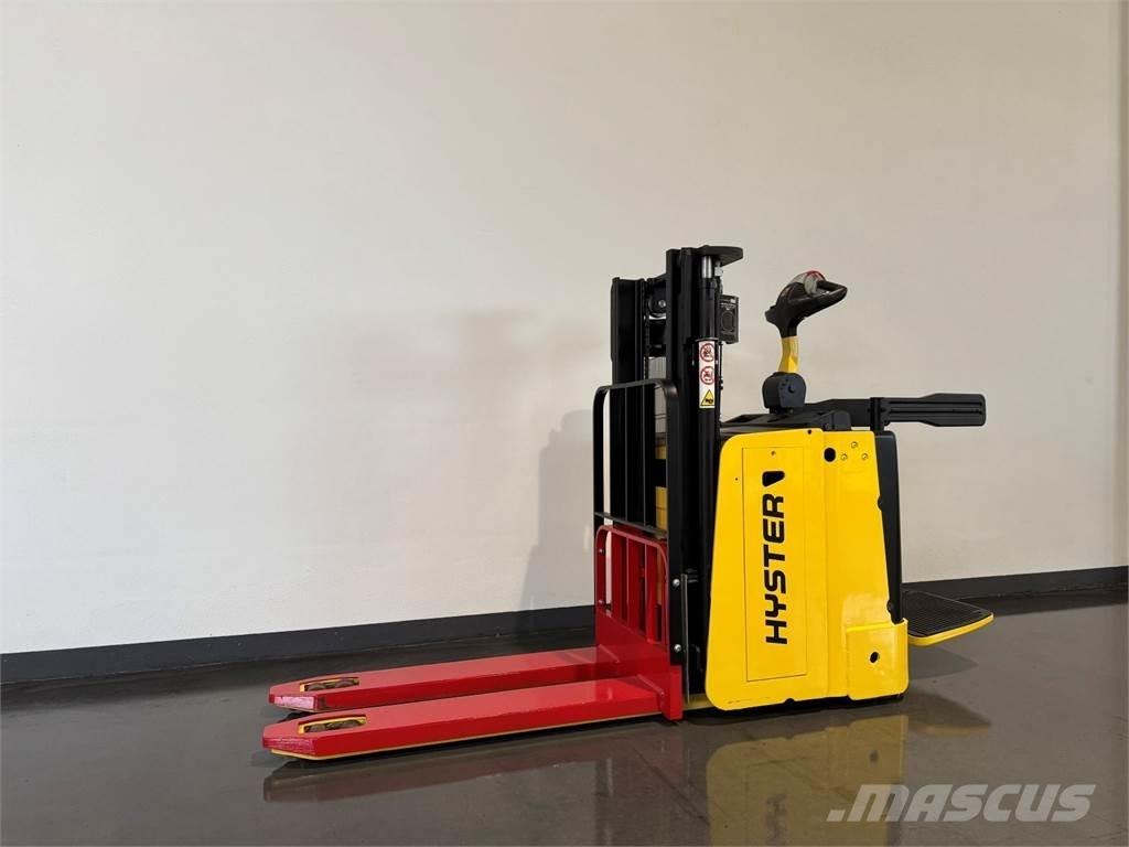Hyster P2.0SD Empilhador para operador externo