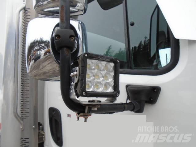 Freightliner M2 106 Camiões de caixa fechada