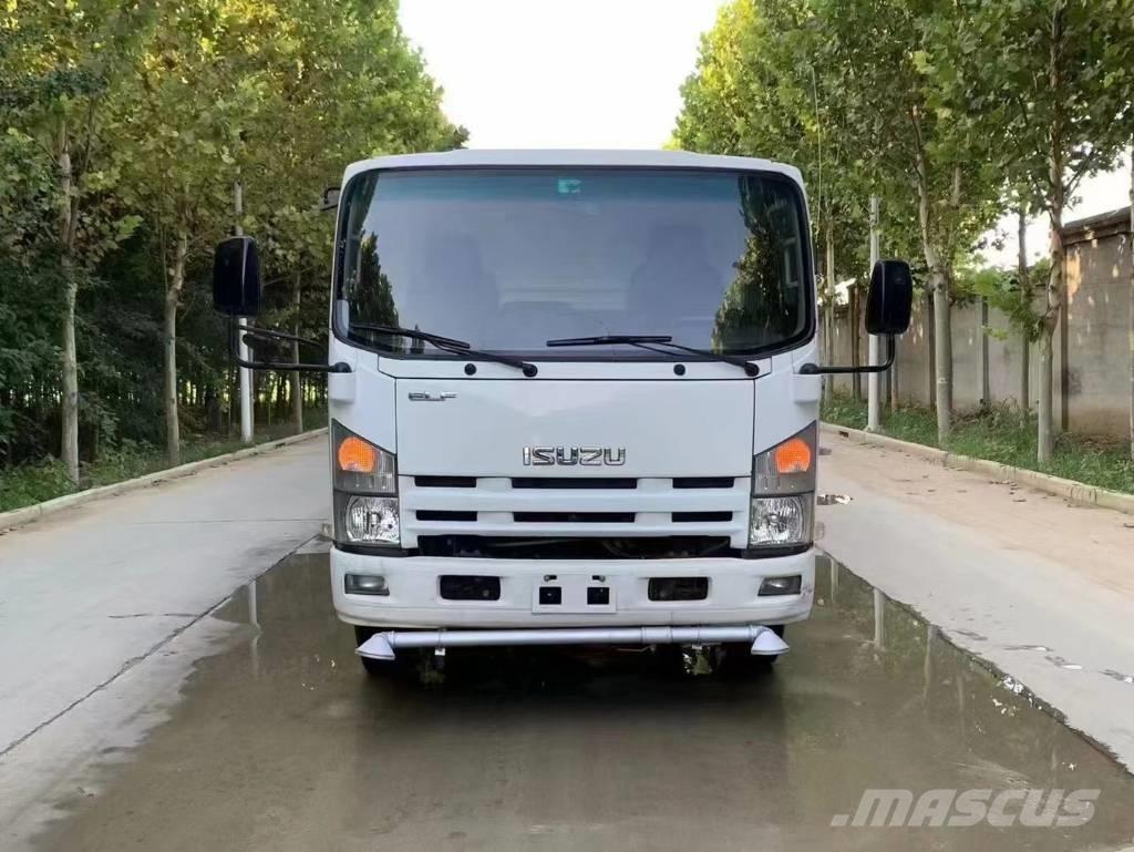 Isuzu ELF 4x2 Auto-tanques