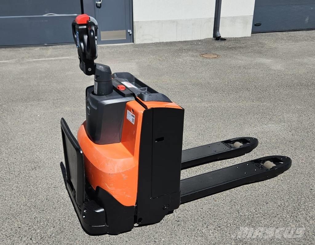 Toyota LWE 200 (myyty) Porta-paletes com plataforma