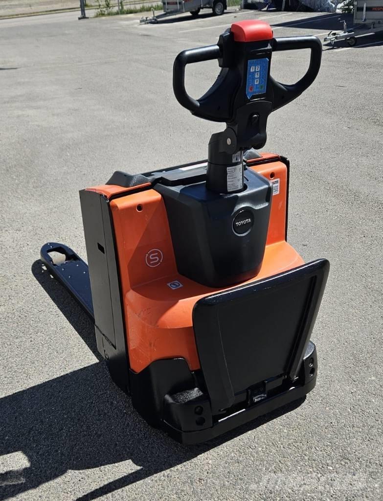 Toyota LWE 200 (myyty) Porta-paletes com plataforma