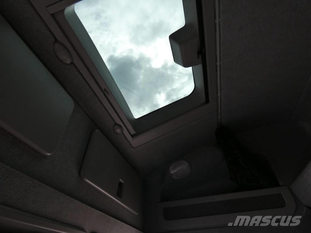 Iveco 180E 28 Camiões de caixa fechada