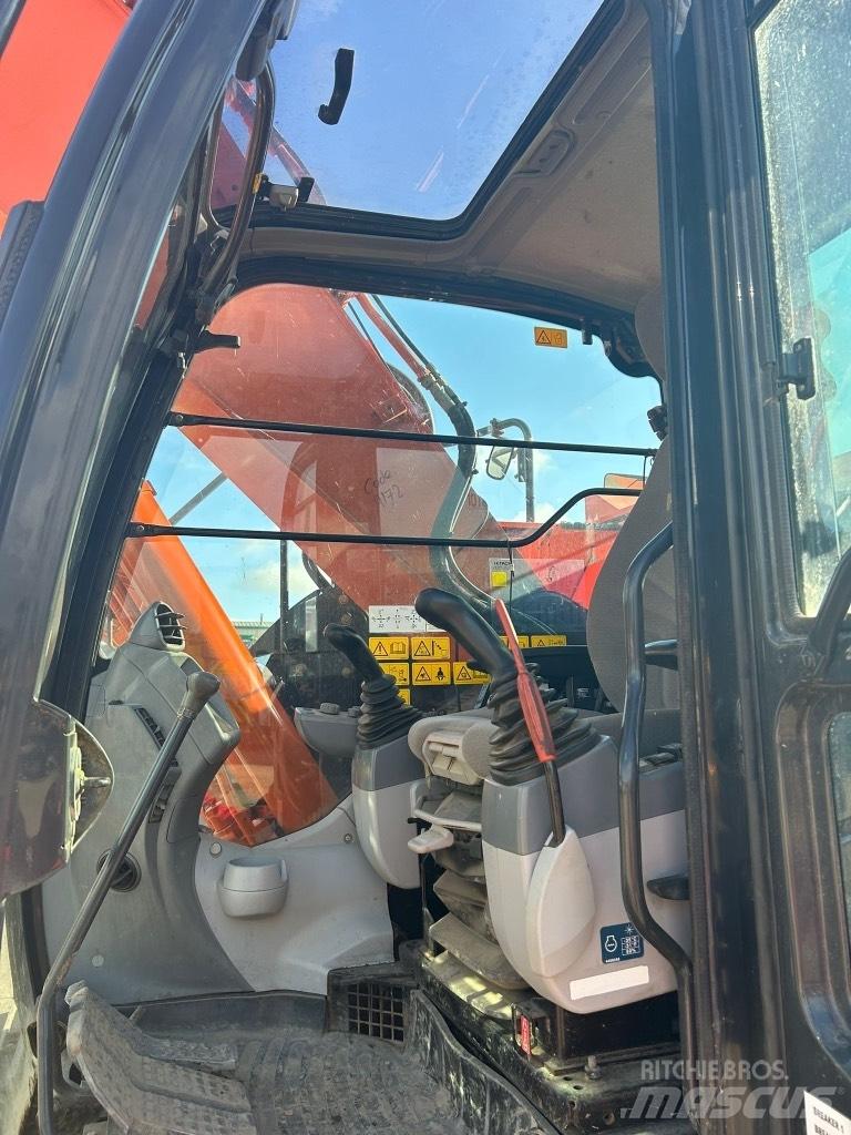 Hitachi ZX225 USLC-6 Escavadoras de rastos
