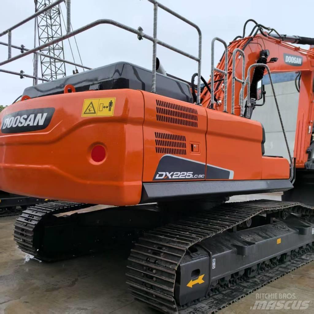 Doosan DX 225 LC Escavadoras de rastos
