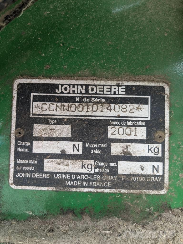 John Deere 575 Enfardadeira de rolos