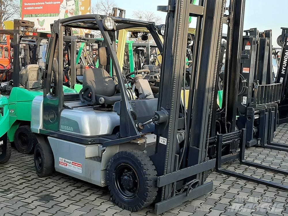 Nissan Y1D2A25Q Empilhadores Diesel