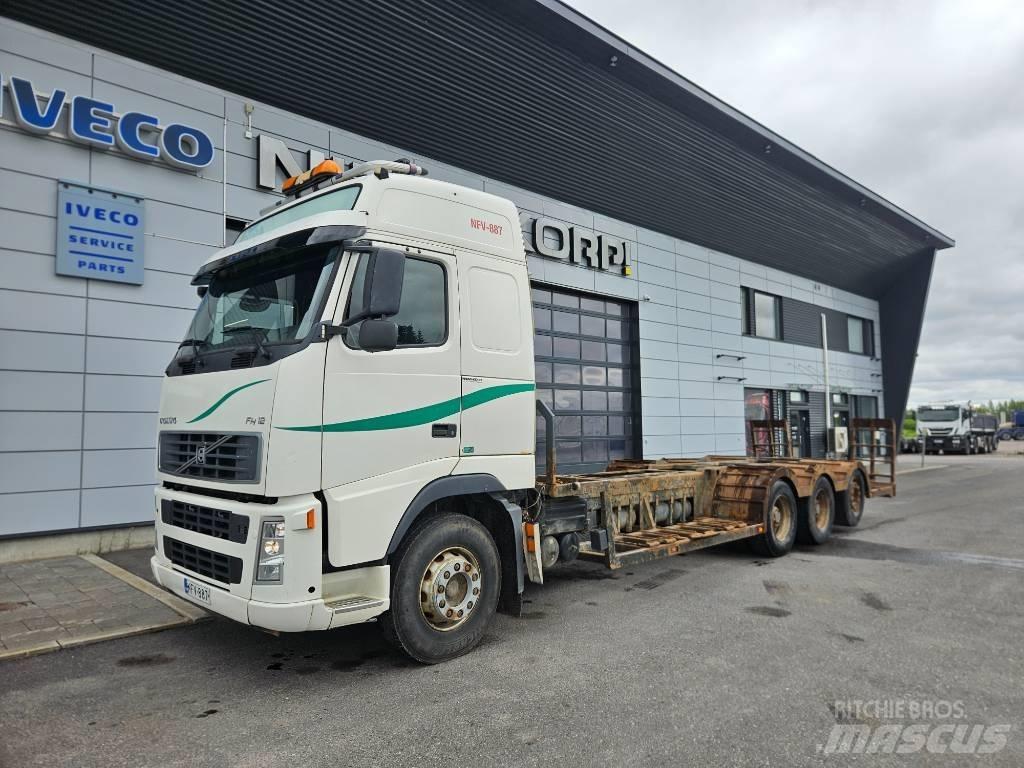 Volvo FH12 8x4 Camiões de transporte de máquinas florestais