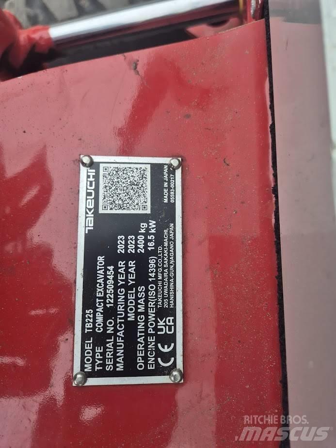 Takeuchi TB 225 Mini Escavadoras <7t