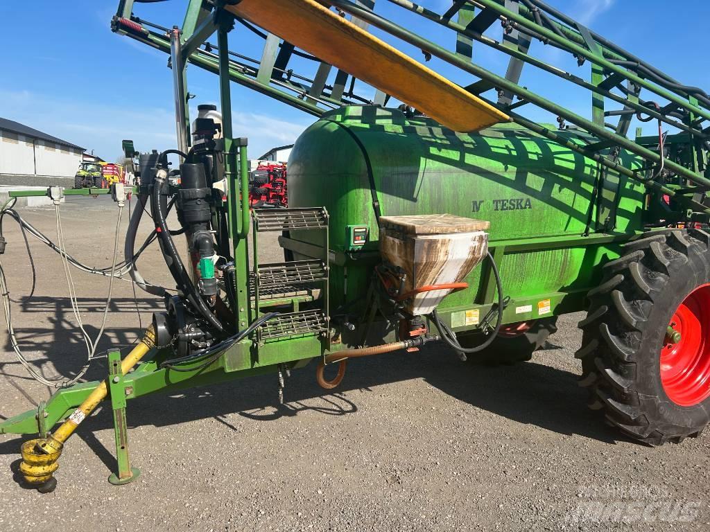 Moteska M2500 Pulverizadores rebocados