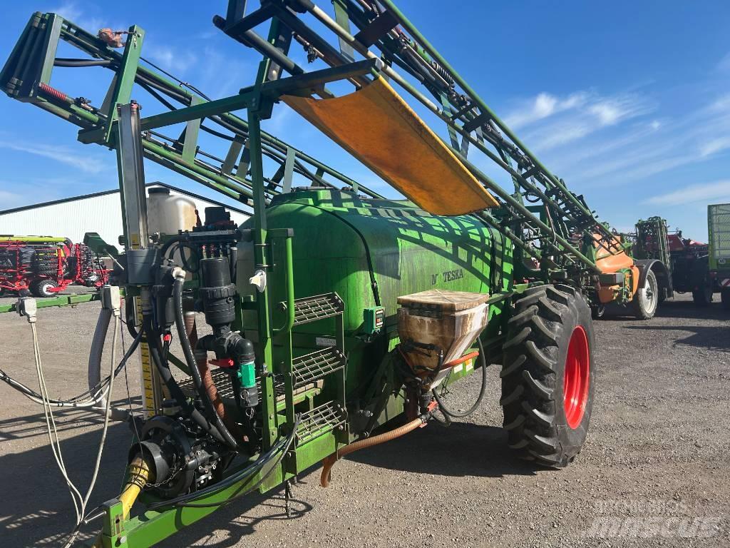 Moteska M2500 Pulverizadores rebocados