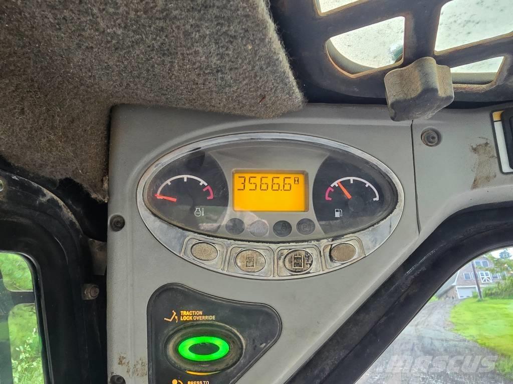 Bobcat T 320 Carregadoras de direcção deslizante