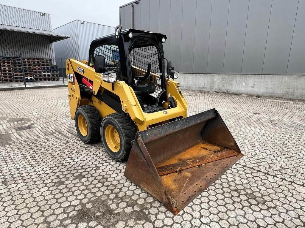 CAT 226D Carregadoras de direcção deslizante