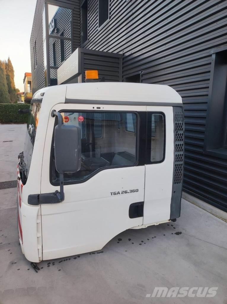 MAN MEDIUM Cabines e interior