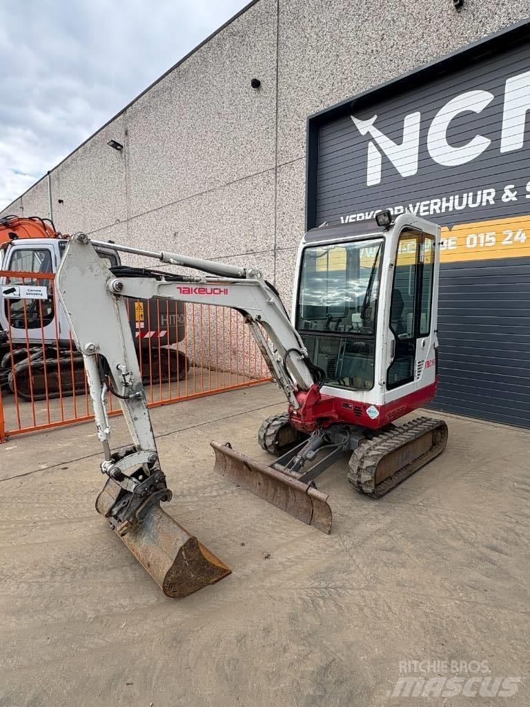 Takeuchi TB016 Mini Escavadoras <7t