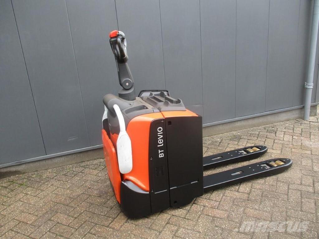 Toyota LPE200 Porta-paletes com plataforma