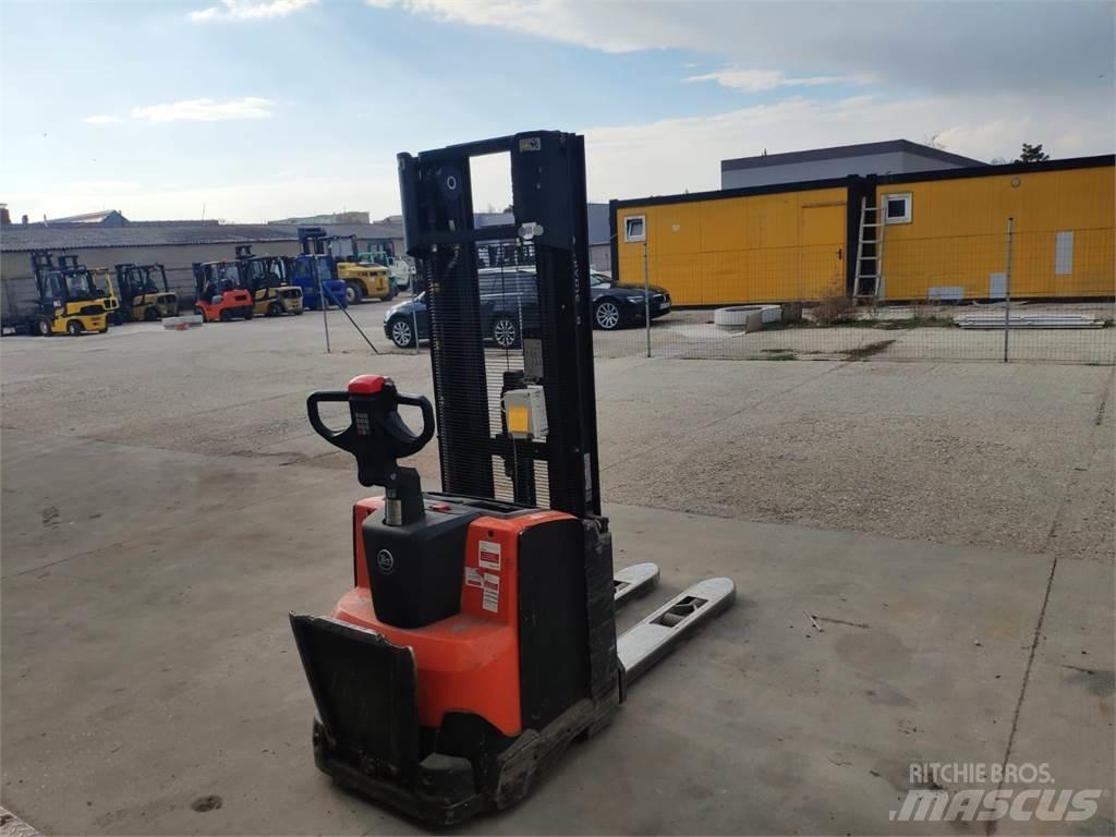 BT SWE120 Empilhador para operador externo
