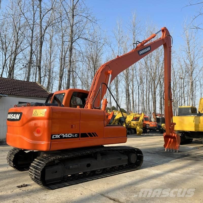 Doosan DX 140 Escavadoras Midi 7t - 12t