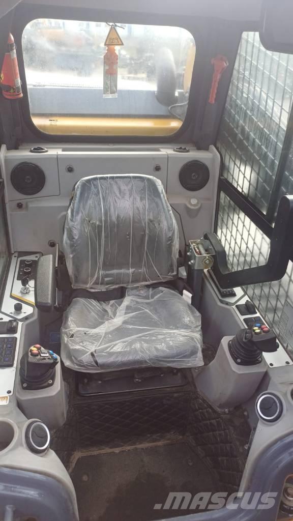 XCMG XC7-TV12 Pás Carregadoras de rastos