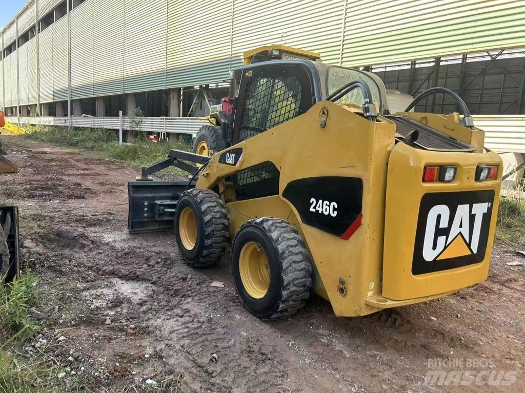 CAT 246 C Carregadoras de direcção deslizante