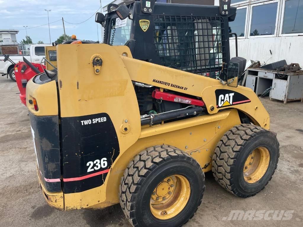CAT 236 Carregadoras de direcção deslizante