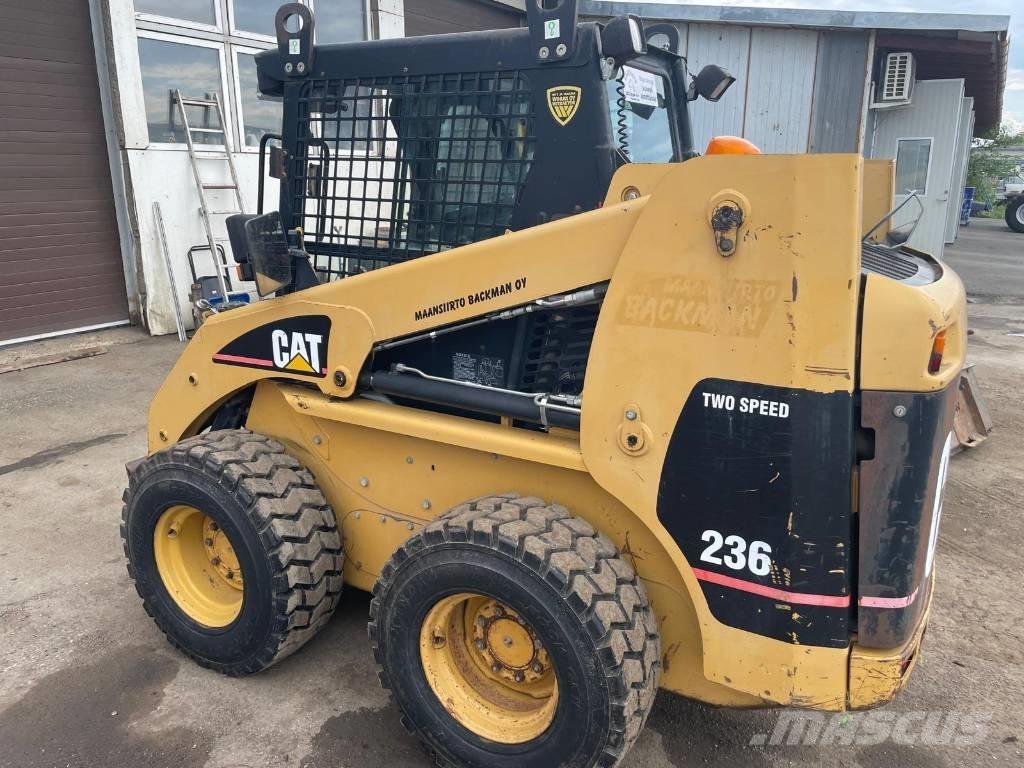 CAT 236 Carregadoras de direcção deslizante