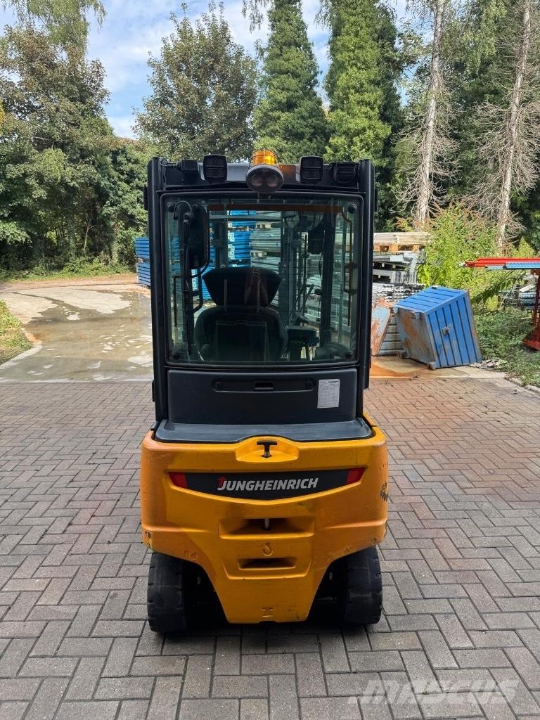 Jungheinrich EFG320 Empilhadores eléctricos