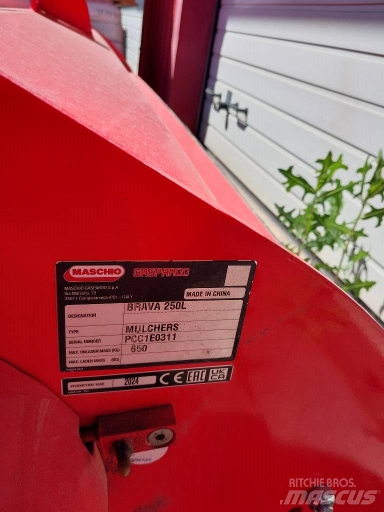 Maschio Brava 250 L Gadanheiras e cortadores de folhas para pastos