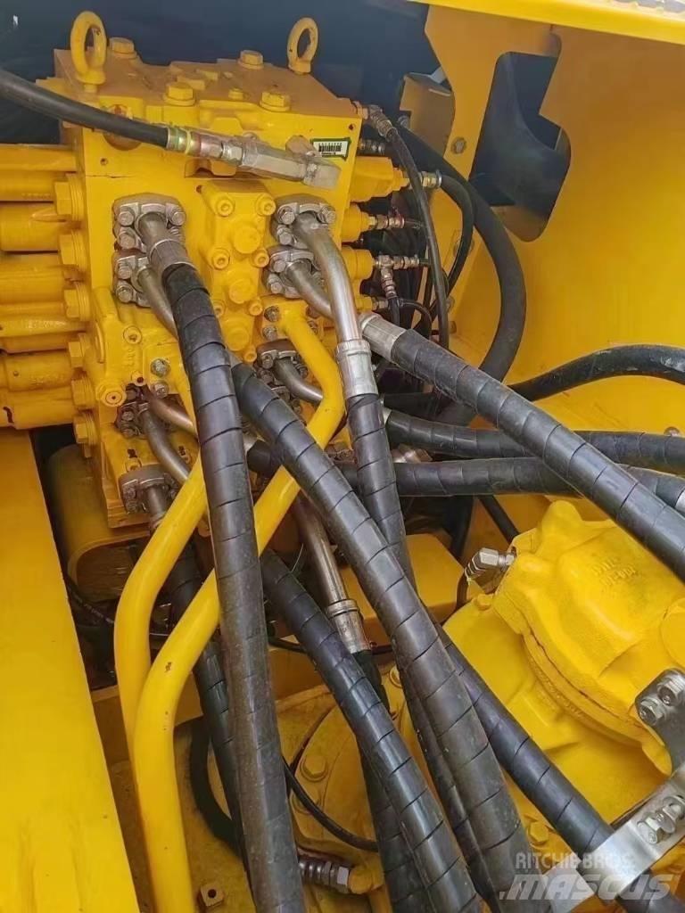 Komatsu 240LC-8 Escavadoras de rastos