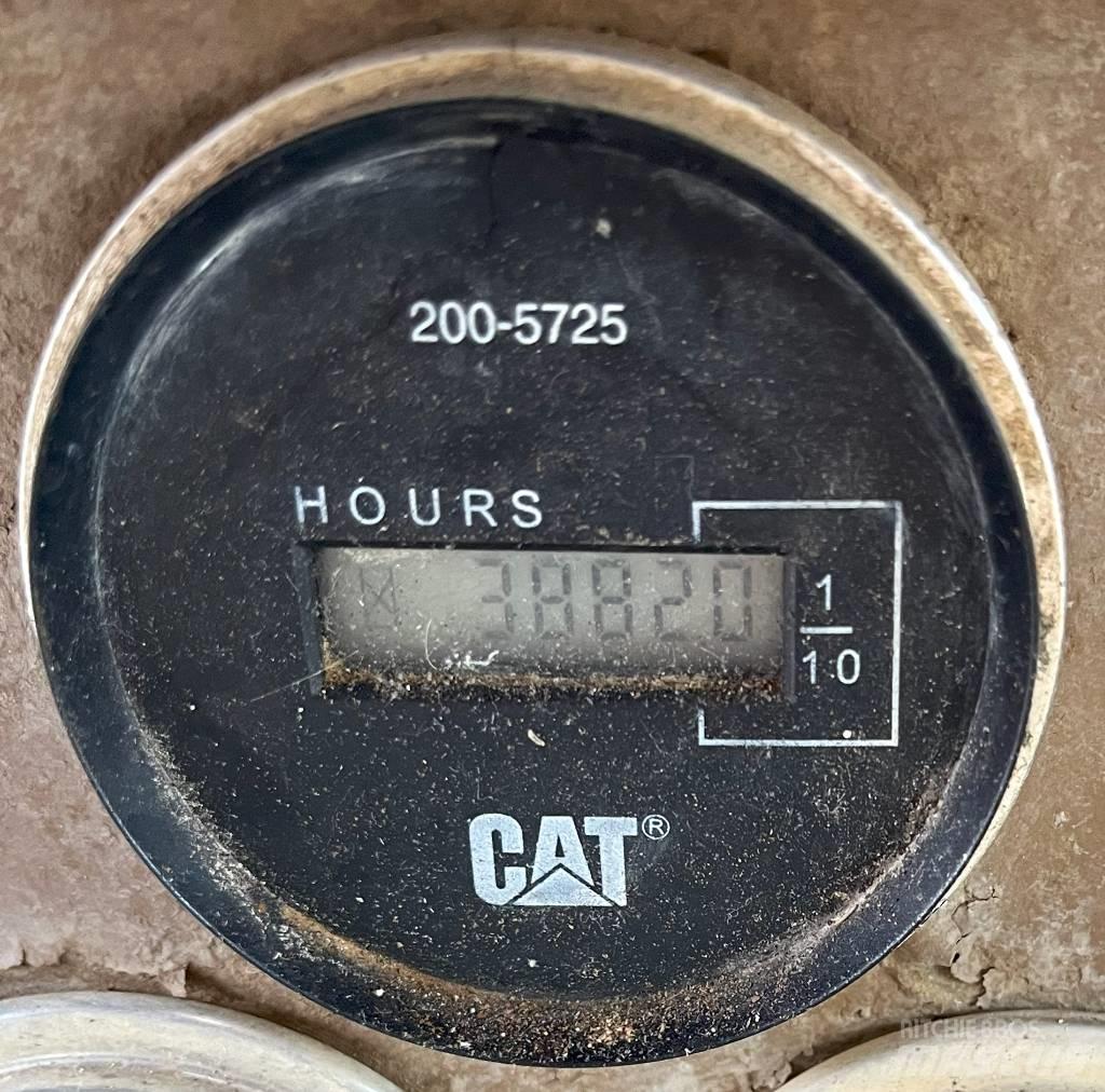 CAT 773 B Auto-tanques