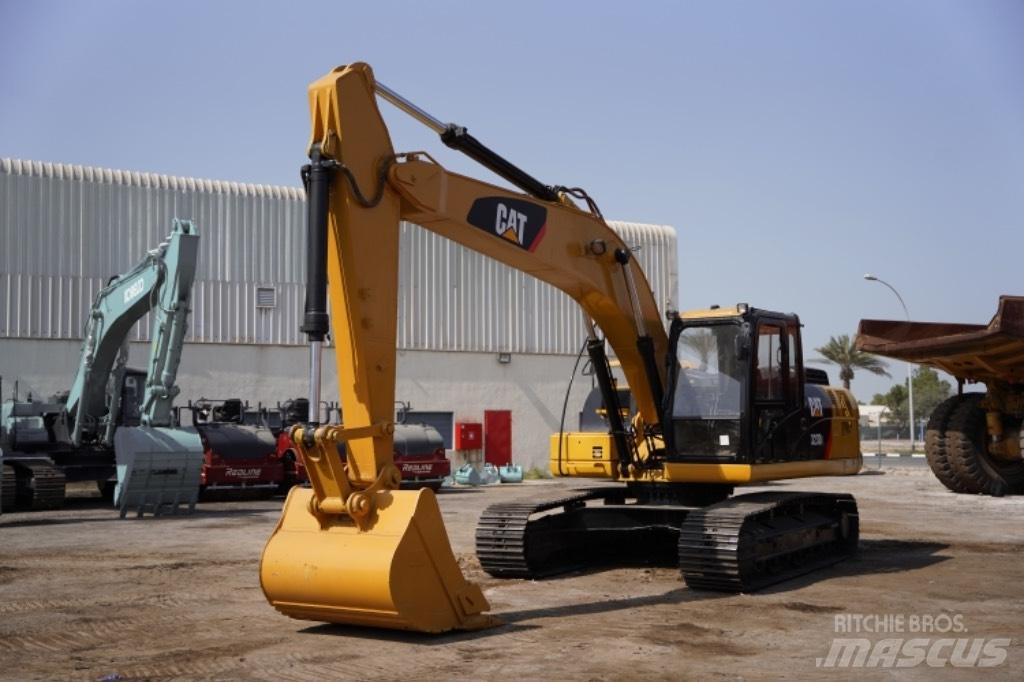CAT 323D3 Escavadoras de rodas