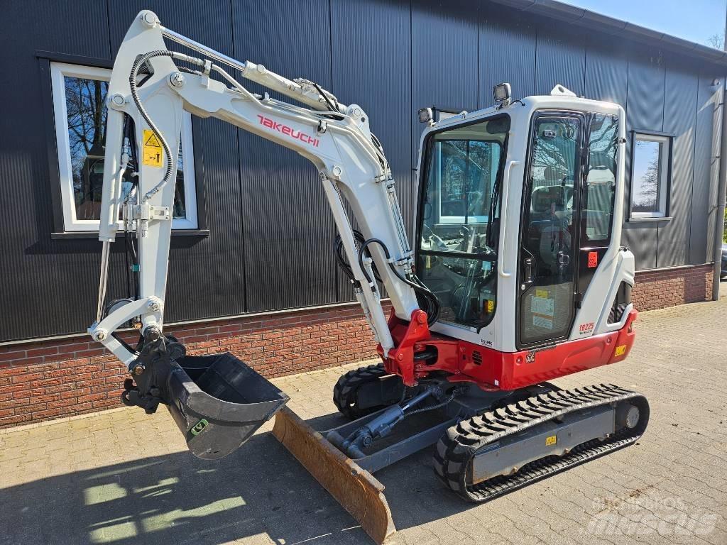 Takeuchi TB 225 Mini Escavadoras <7t
