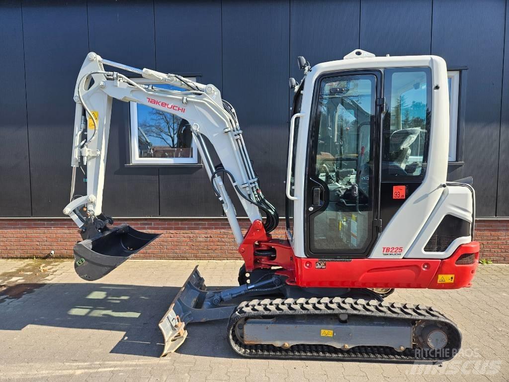Takeuchi TB 225 Mini Escavadoras <7t