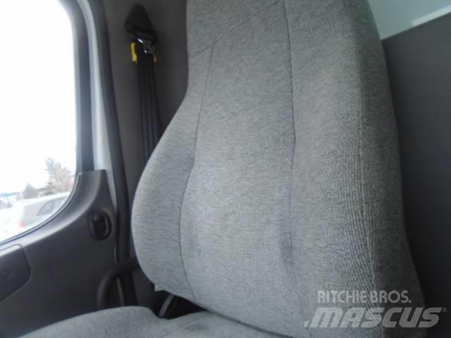Freightliner M 106 Camiões de caixa fechada
