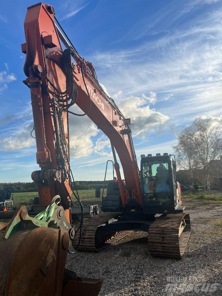 Hitachi ZX 210 Escavadoras de rastos