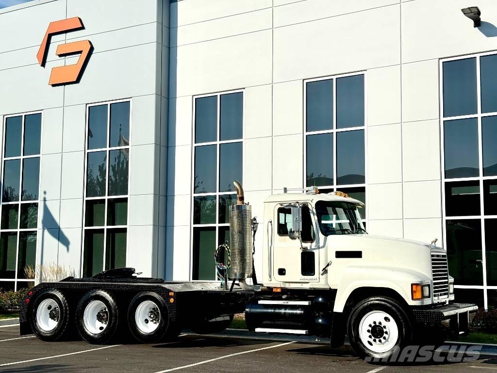 Mack CHU 613 Tractores (camiões)