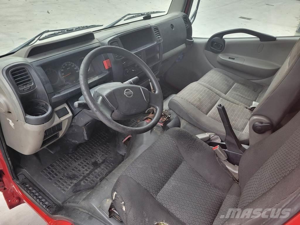 Nissan Cabstar Cabines e interior