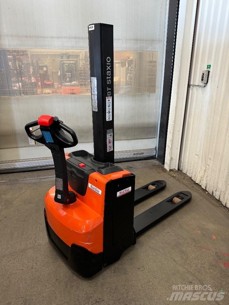 Toyota SWE080L Empilhador para operador externo