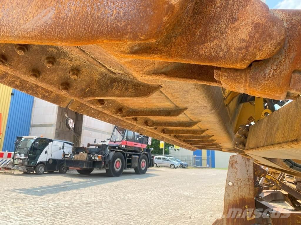 CAT D6T NVT Dozers - Tratores rastos
